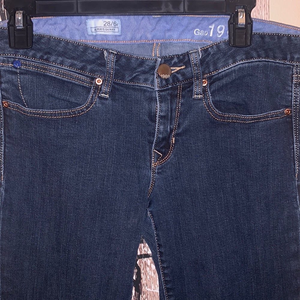 Sz 28 Women’s GAP Skinny Jeans